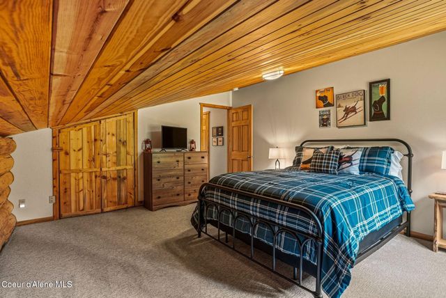 7569 Upper Pack River Rd, Sandpoint, ID 83864
