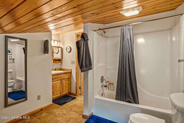 7569 Upper Pack River Rd, Sandpoint, ID 83864