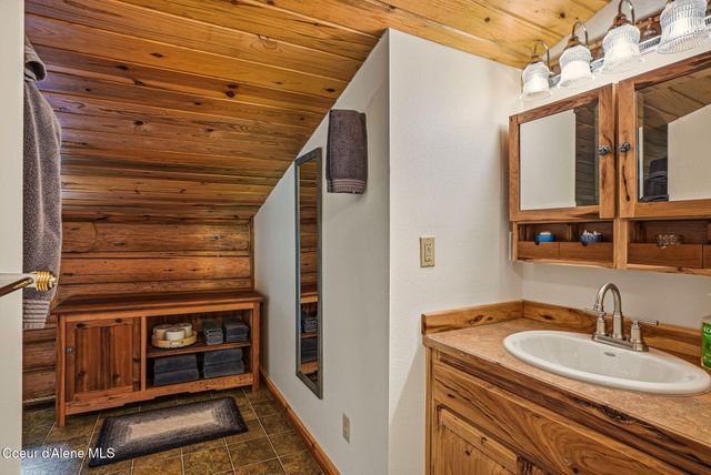 7569 Upper Pack River Rd, Sandpoint, ID 83864