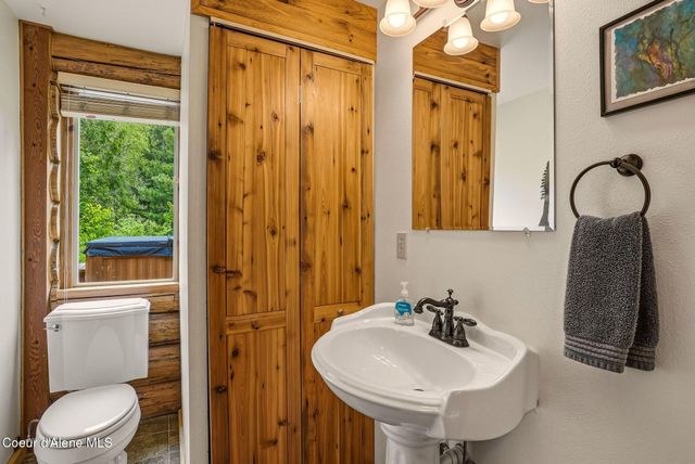 7569 Upper Pack River Rd, Sandpoint, ID 83864