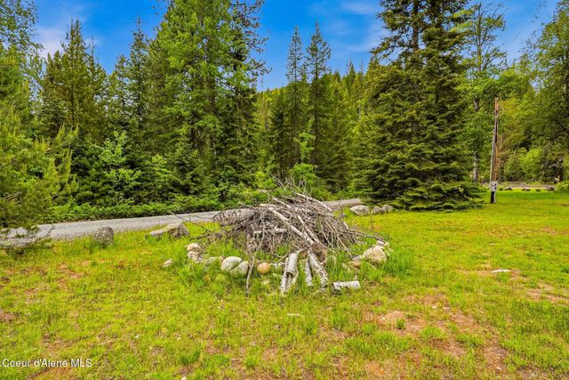 7569 Upper Pack River Rd, Sandpoint, ID 83864