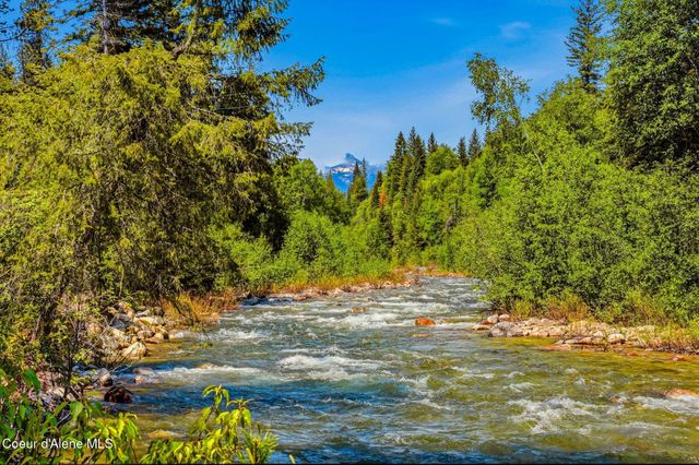 7569 Upper Pack River Rd, Sandpoint, ID 83864