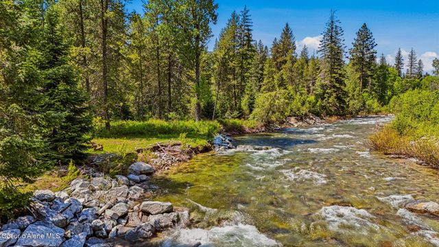7569 Upper Pack River Rd, Sandpoint, ID 83864