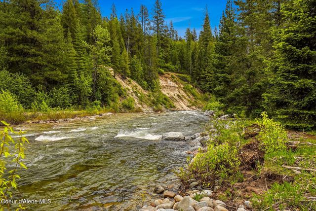 7569 Upper Pack River Rd, Sandpoint, ID 83864