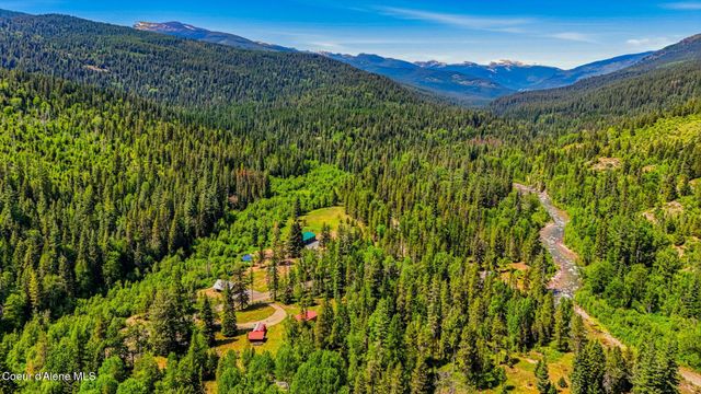 7569 Upper Pack River Rd, Sandpoint, ID 83864