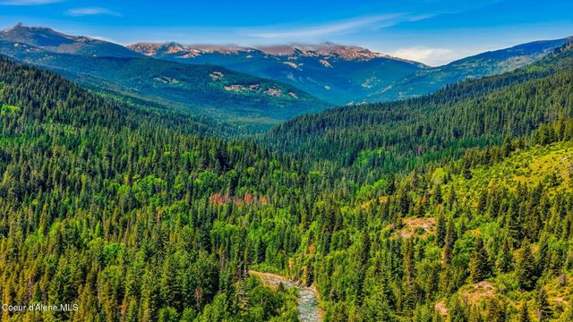7569 Upper Pack River Rd, Sandpoint, ID 83864