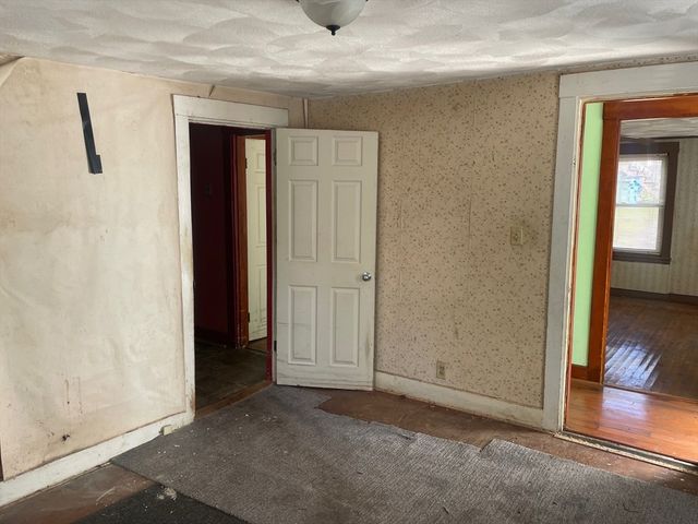 3216 N Main St, Fall River, MA 02720