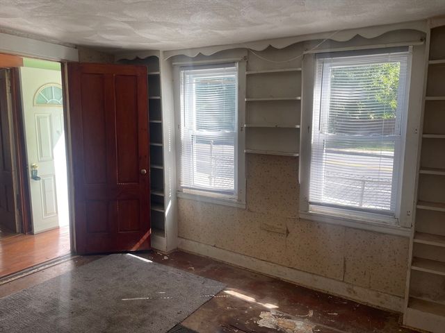 3216 N Main St, Fall River, MA 02720