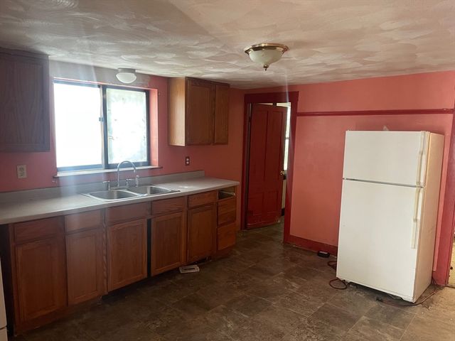 3216 N Main St, Fall River, MA 02720