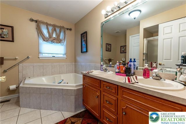 4035 Ross Road, Bethlehem Twp, PA 18020