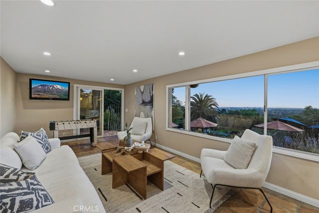 11385 La Vereda, North Tustin, CA 92705