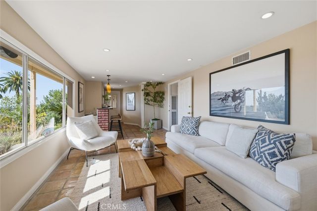 11385 La Vereda, North Tustin, CA 92705