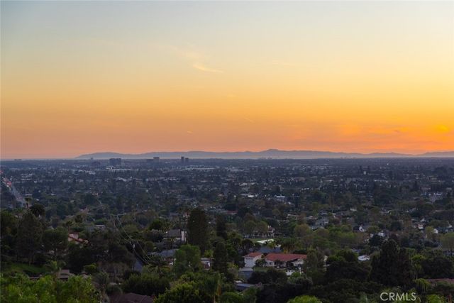 11385 La Vereda, North Tustin, CA 92705