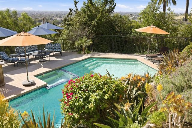 11385 La Vereda, North Tustin, CA 92705