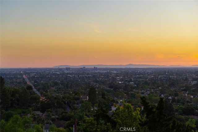 11385 La Vereda, North Tustin, CA 92705