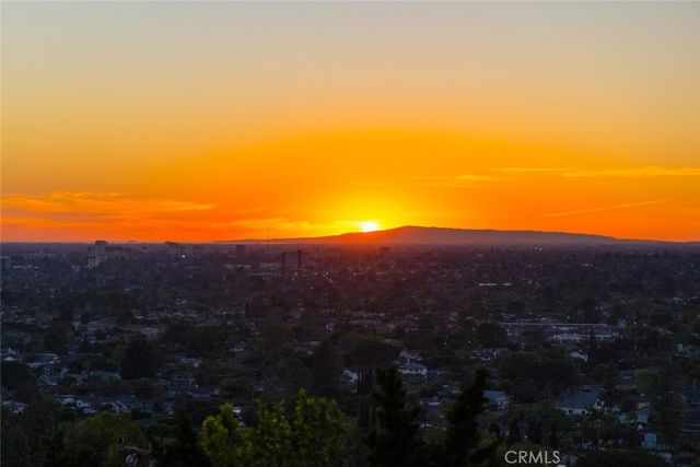 11385 La Vereda, North Tustin, CA 92705