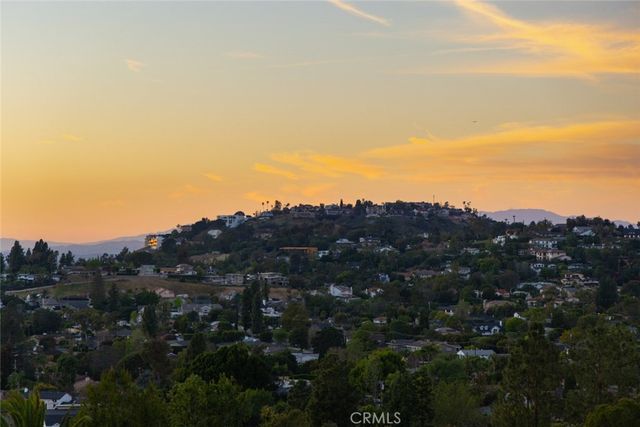 11385 La Vereda, North Tustin, CA 92705