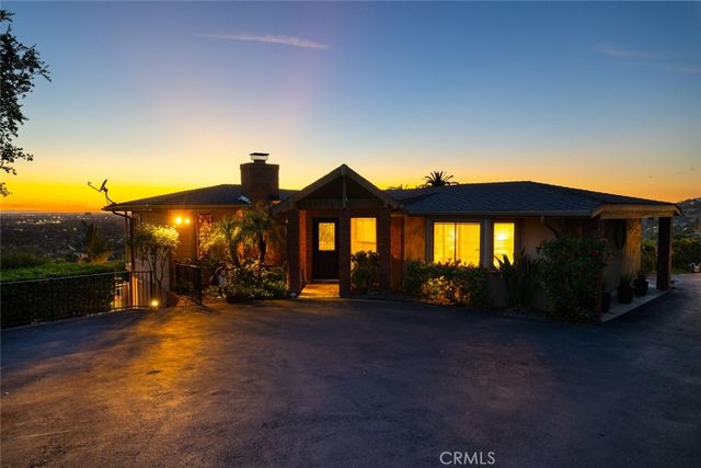 11385 La Vereda, North Tustin, CA 92705