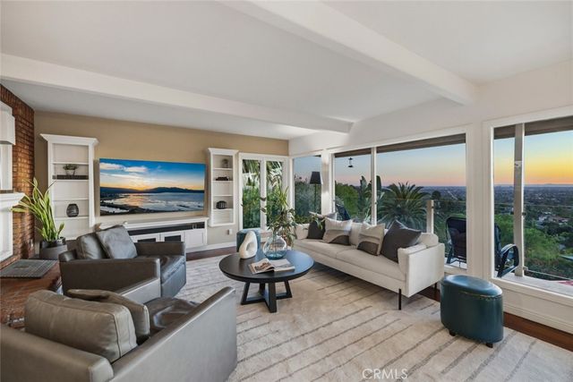 11385 La Vereda, North Tustin, CA 92705