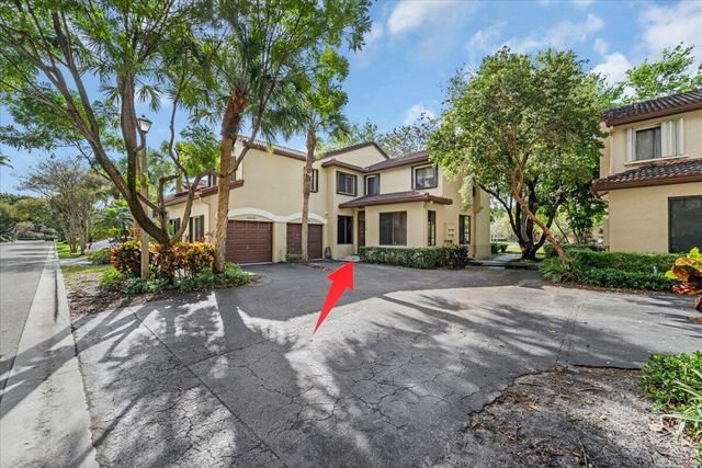 10538 NW 10th Street, Plantation, FL 33322