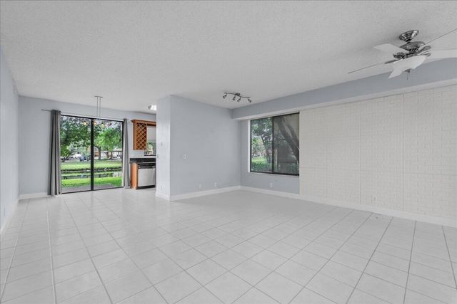 10538 NW 10th Street, Plantation, FL 33322