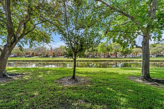 10538 NW 10th Street, Plantation, FL 33322