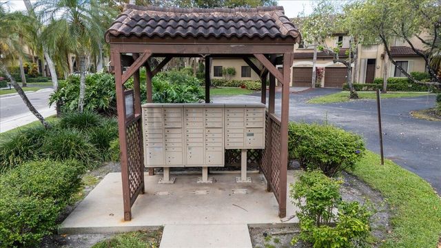 10538 NW 10th Street, Plantation, FL 33322