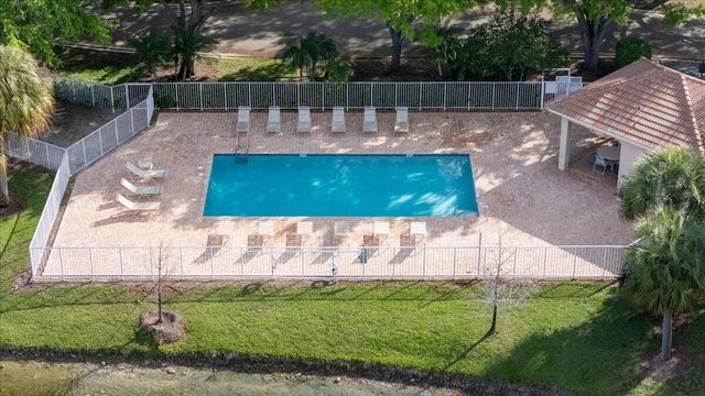 10538 NW 10th Street, Plantation, FL 33322