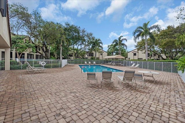 10538 NW 10th Street, Plantation, FL 33322
