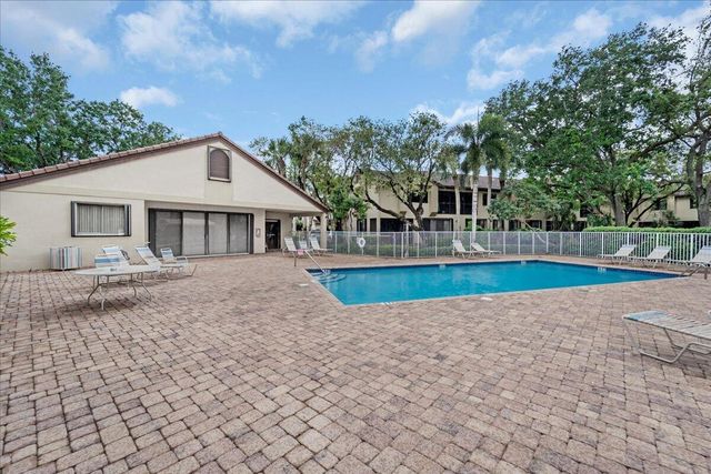 10538 NW 10th Street, Plantation, FL 33322