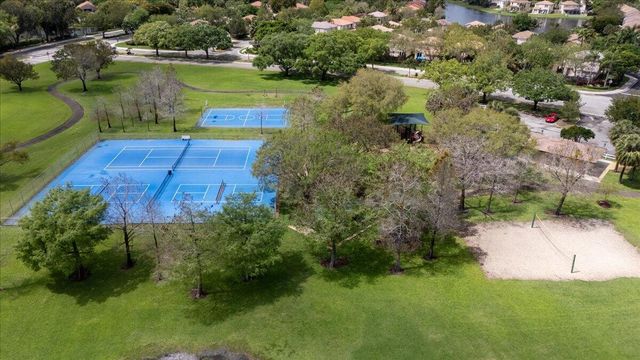 10538 NW 10th Street, Plantation, FL 33322