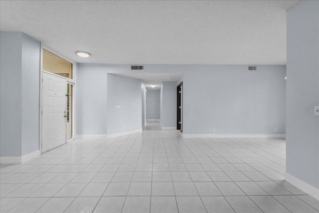 10538 NW 10th Street, Plantation, FL 33322