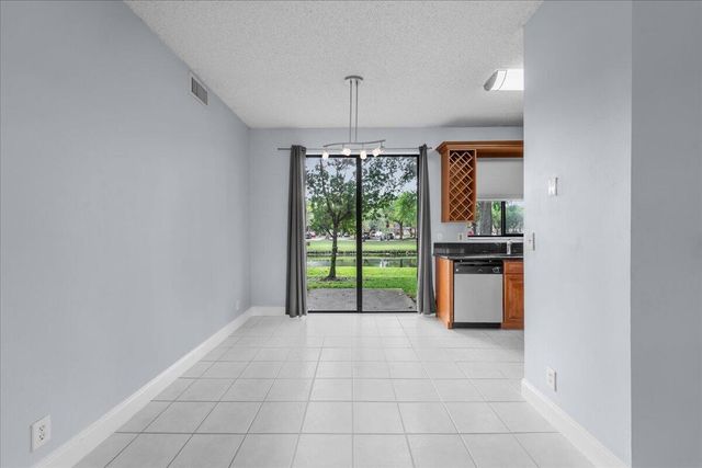 10538 NW 10th Street, Plantation, FL 33322