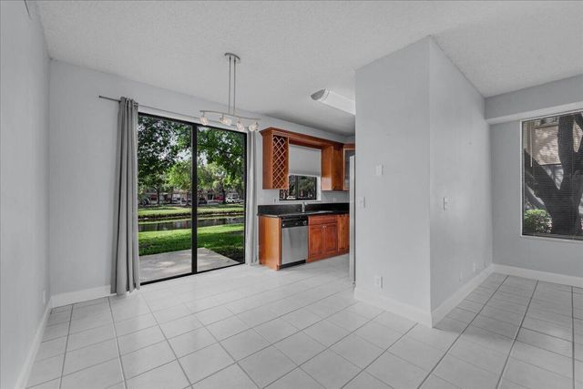 10538 NW 10th Street, Plantation, FL 33322