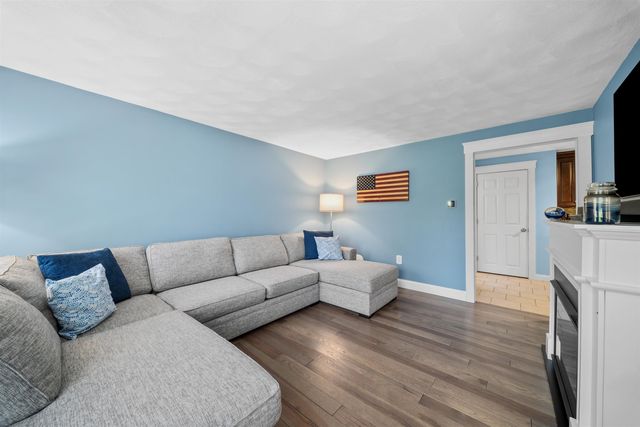 5 Treaty Court, Sandown, NH 03873