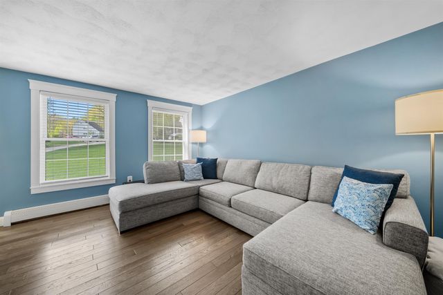 5 Treaty Court, Sandown, NH 03873