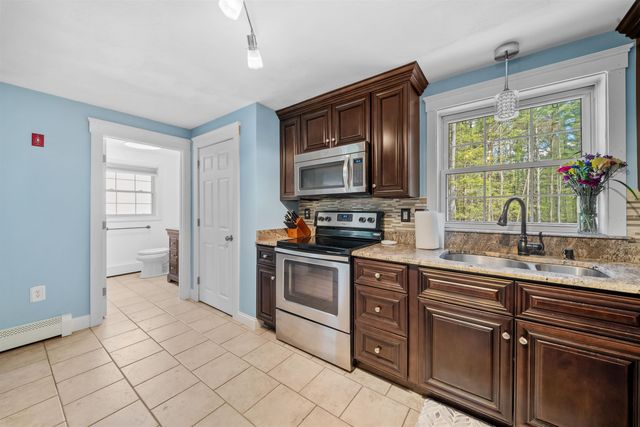 5 Treaty Court, Sandown, NH 03873