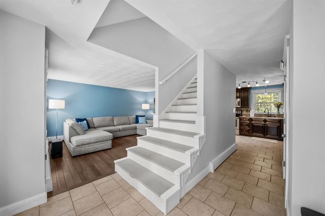 5 Treaty Court, Sandown, NH 03873