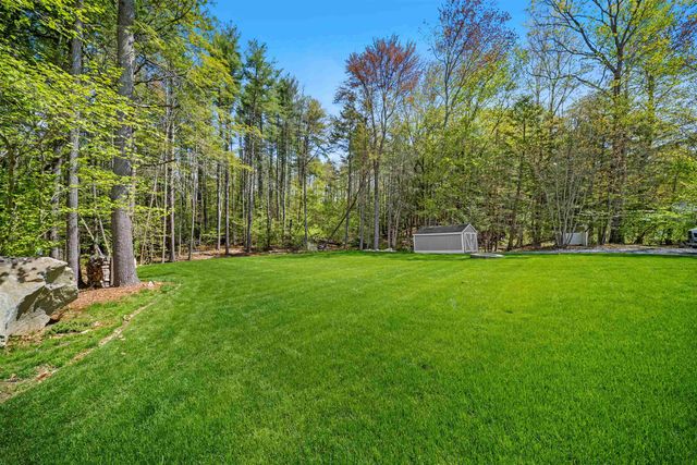 5 Treaty Court, Sandown, NH 03873