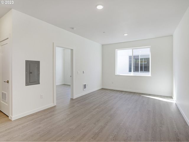 6841 N MONTANA Ave, Portland, OR 97217