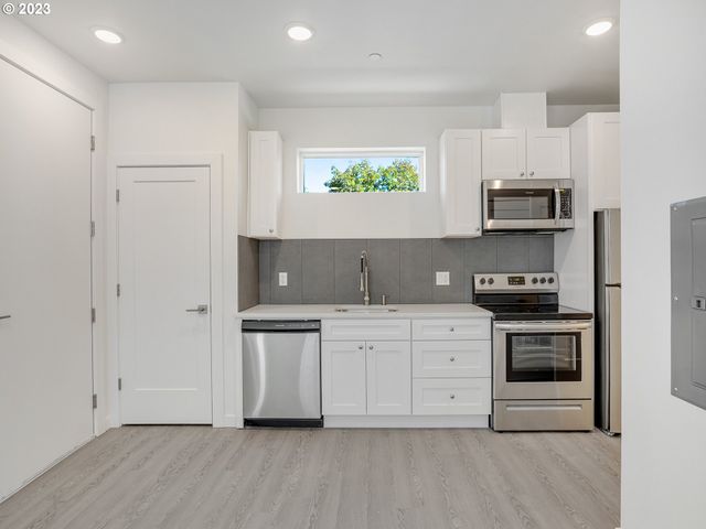 6841 N MONTANA Ave, Portland, OR 97217