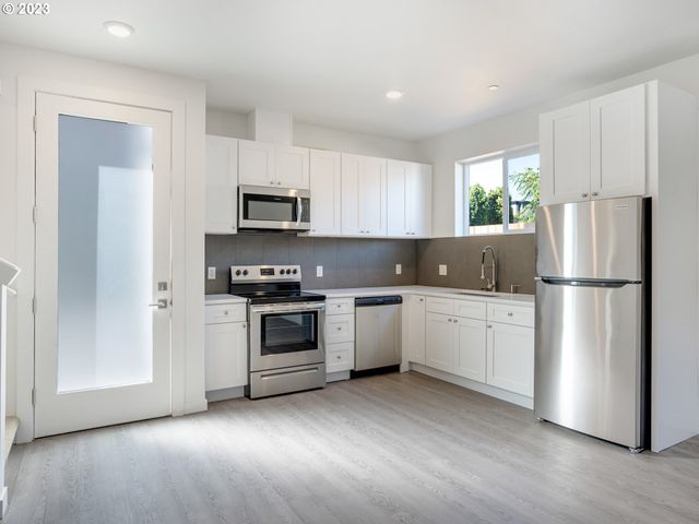 6841 N MONTANA Ave, Portland, OR 97217
