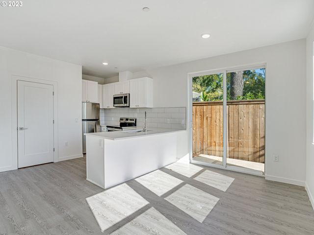 6841 N MONTANA Ave, Portland, OR 97217