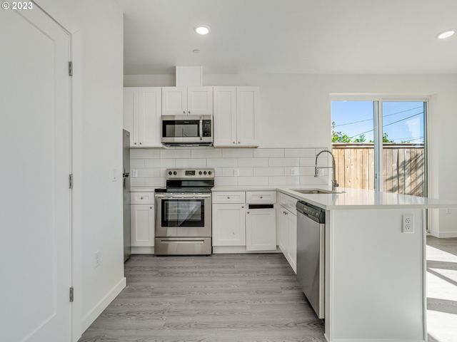 6841 N MONTANA Ave, Portland, OR 97217