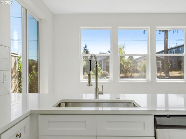 6841 N MONTANA Ave, Portland, OR 97217