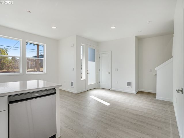 6841 N MONTANA Ave, Portland, OR 97217