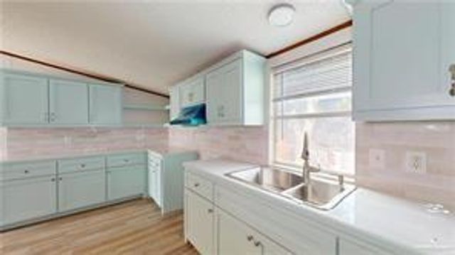 613 E Loop 19th Street, Weslaco, TX 78596