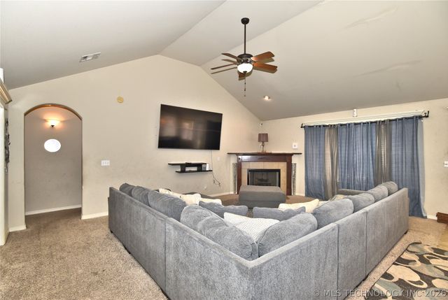 11114 N 132nd East Avenue, Owasso, OK 74055