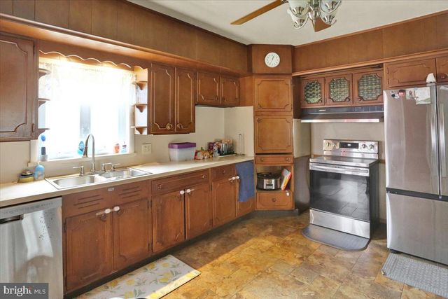 1101 ELIZABETH AVE, Reading, PA 19605