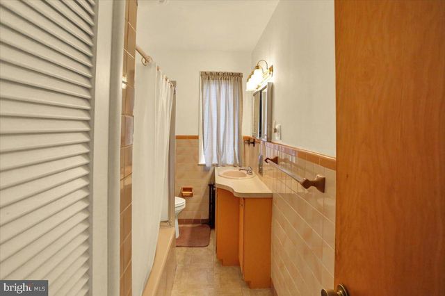 1101 ELIZABETH AVE, Reading, PA 19605